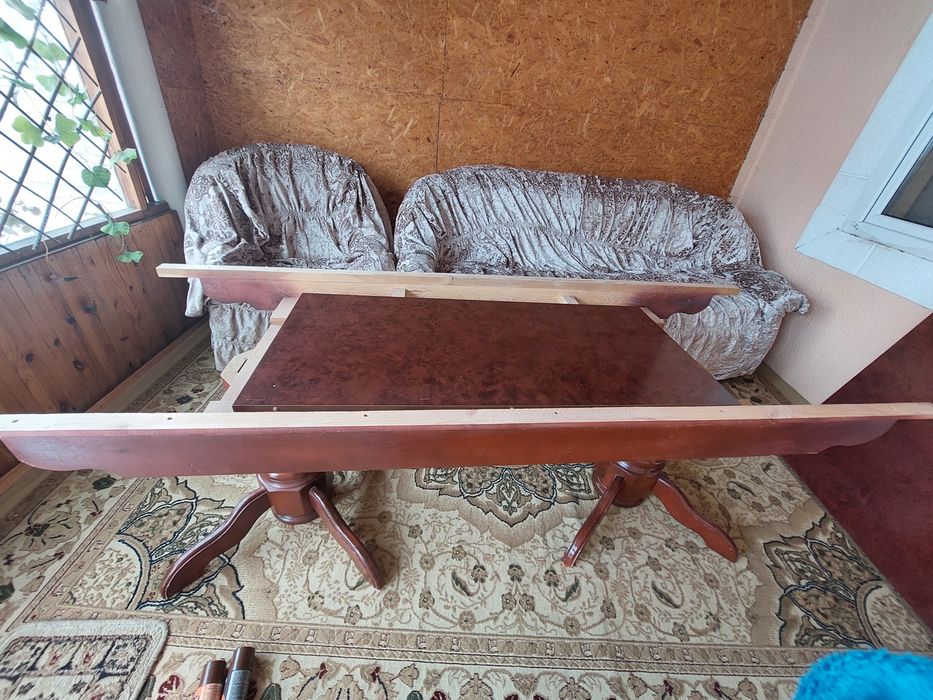 Продаётся красивый стол в зал