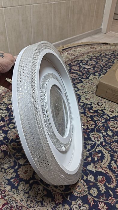 Продам срочно люстру