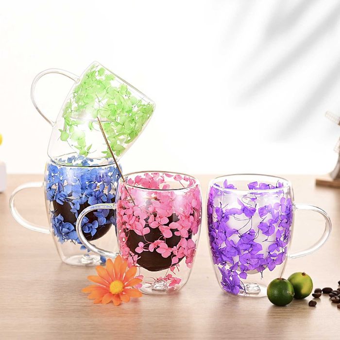 Елегантна чаша с двойно дъно вградени цветя в синьо дръжка, 350 мл