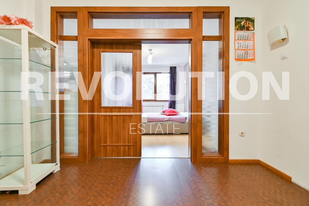 Дава се под наем Тристаен апартамент в София, Център - 102 кв.м за 1000 € - Снимка #5