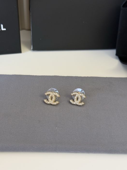 Cercei Chanel cu perle