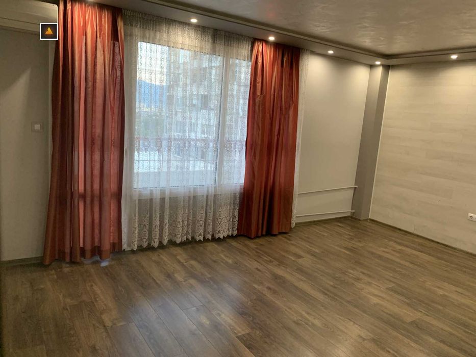 Продава се Тристаен апартамент в Пловдив, Кършияка - 100 кв.м за 980 €/кв.м - Снимка #1