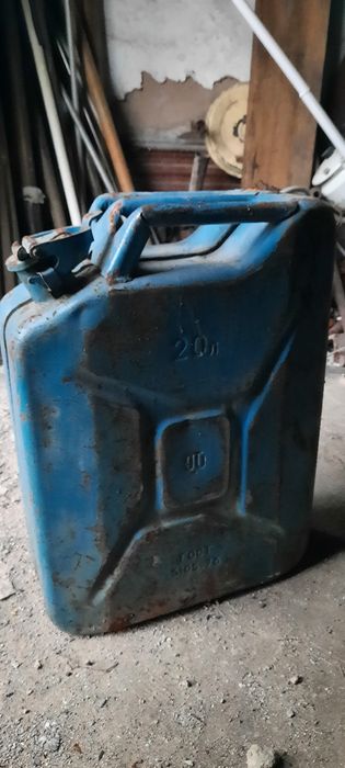 Железные канистры