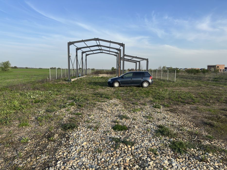 Vând teren intravilan de 2.000 mp cu proiect de hală metalică începută, cu deschidere directa la DJ602, într-o zonă mixta(industrial+ locuinte)