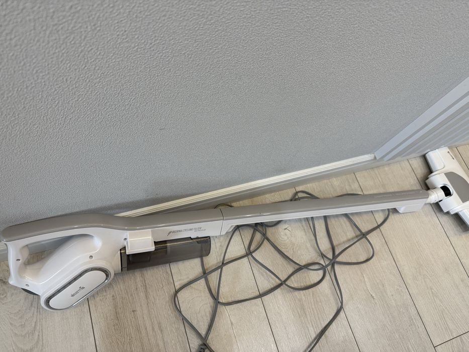 Пылесос вертикальный