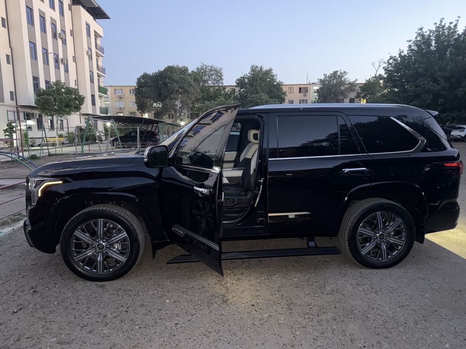 Toyota Sequoia 2025 — 2