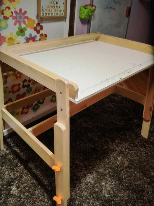 Birou IKEA pentru copii, reglabil
