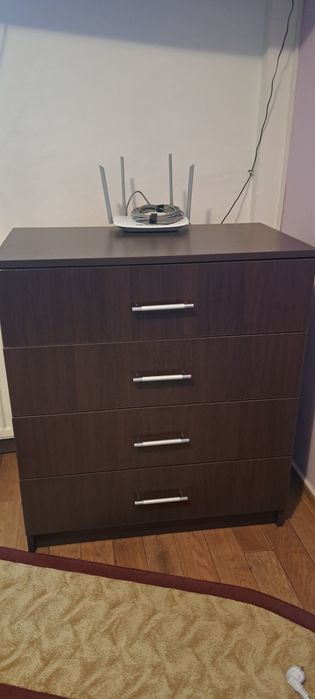 Comoda  ,înaltime 90cm,latime80cm,stare foarte buna