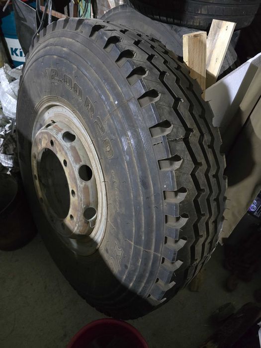 Продам колесо 12R20,новое.