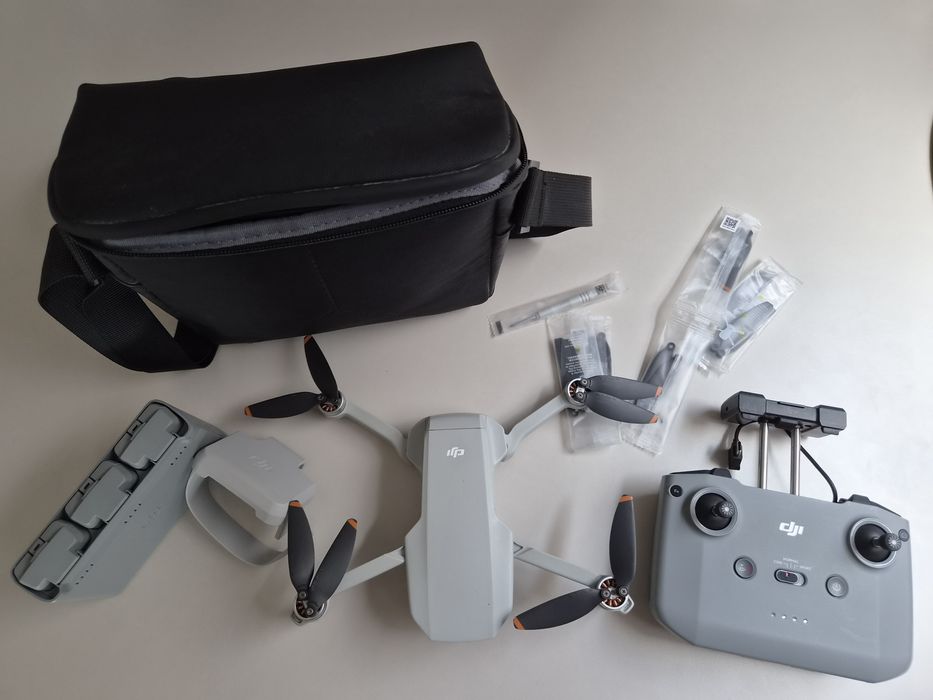DJI Mini 2 SE Fly More Combo 3 baterries