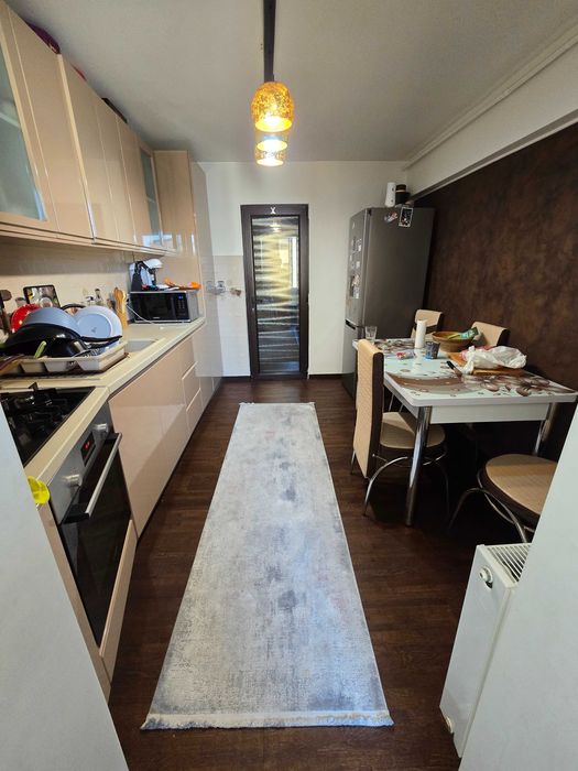 Vand apartament 3 Camere