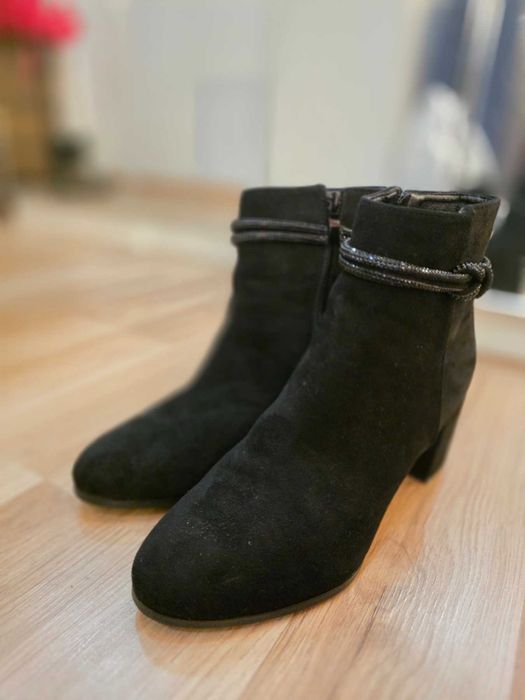 Дамски боти с висок ток