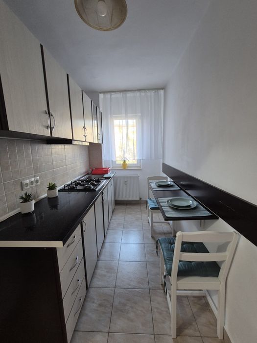 Inchiriez apartament cu 2 canere