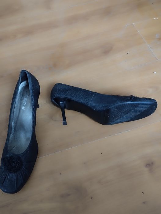 Женские черные туфли