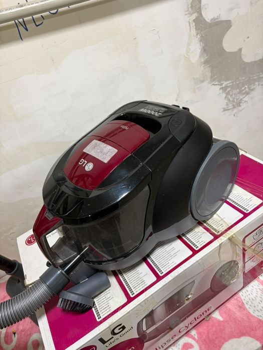 Продам пылесос на 2000w LG