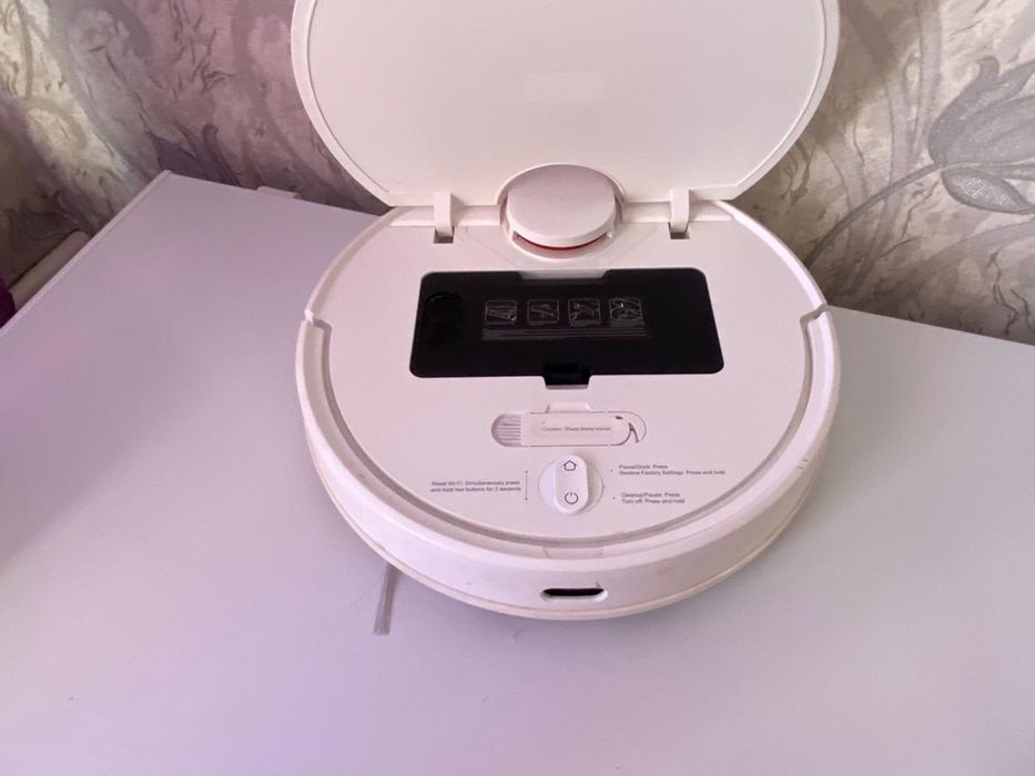 Продам робот-пылесос марки Redmi.