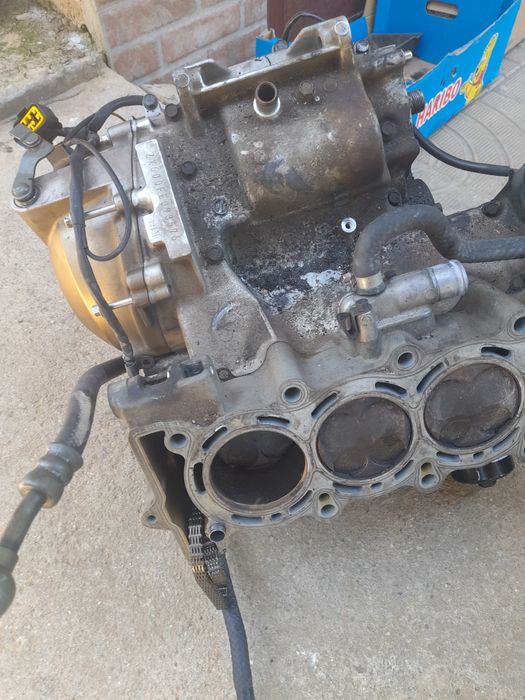 Kawasaki ninja zx6r 600 на части двигател