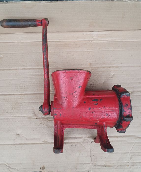 Mașina de tocat carne Flacăra 32