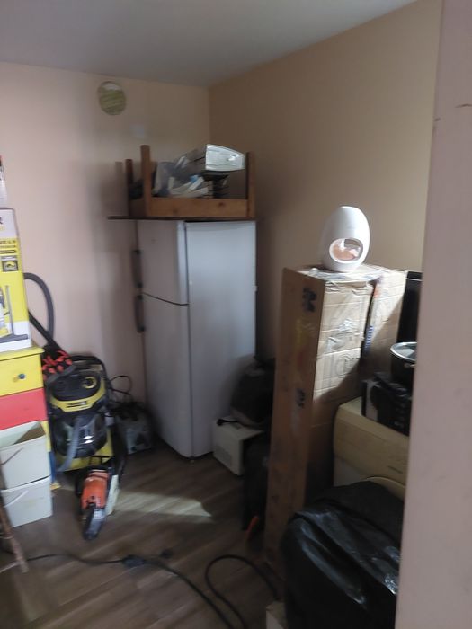 Триетажна жилищна сграда