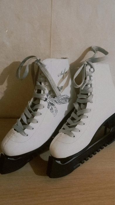 Продам коньки женские