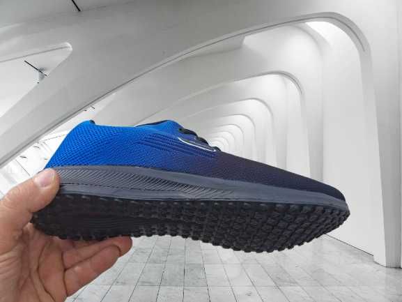 Дишащи олекотени мъжки маратонки в преливащо синьо и черно - S