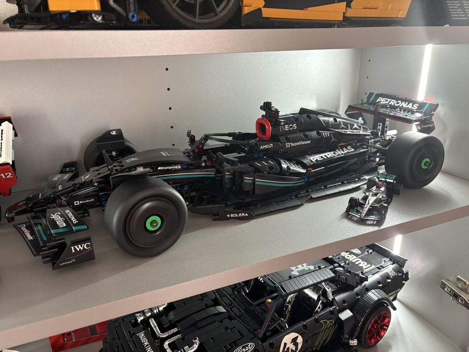 Продавам Lego Technic  42171 Mercedes F1