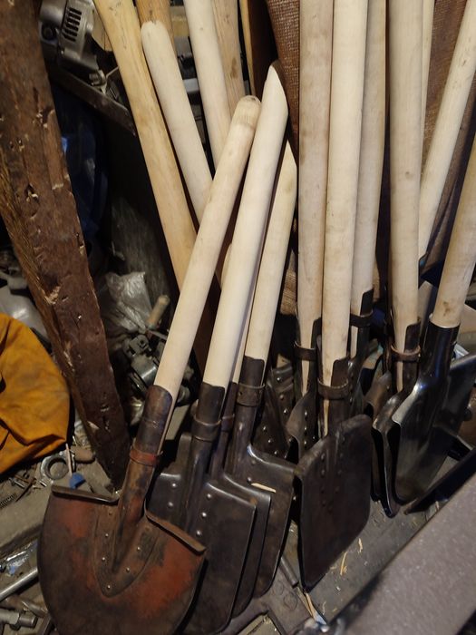 Вилы пресс лопаты , самовар утварь