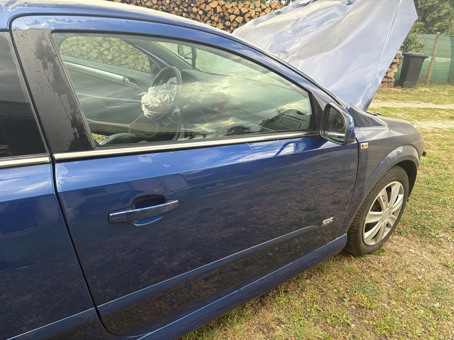Dezmembrez Opel Astra H GTC