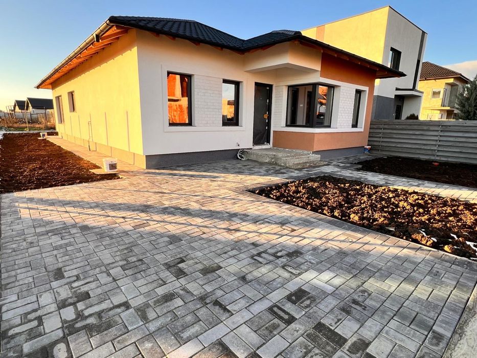 Casa individuala  parter- JISK,strada principala intrare DOMNESTI