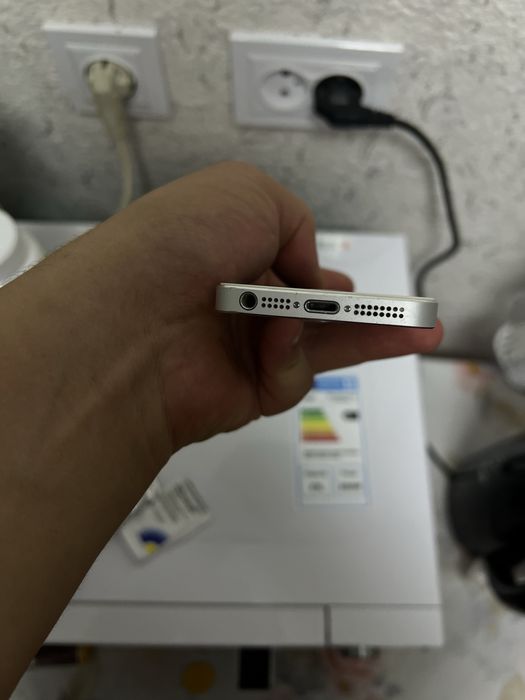 Iphone 5 se silwer