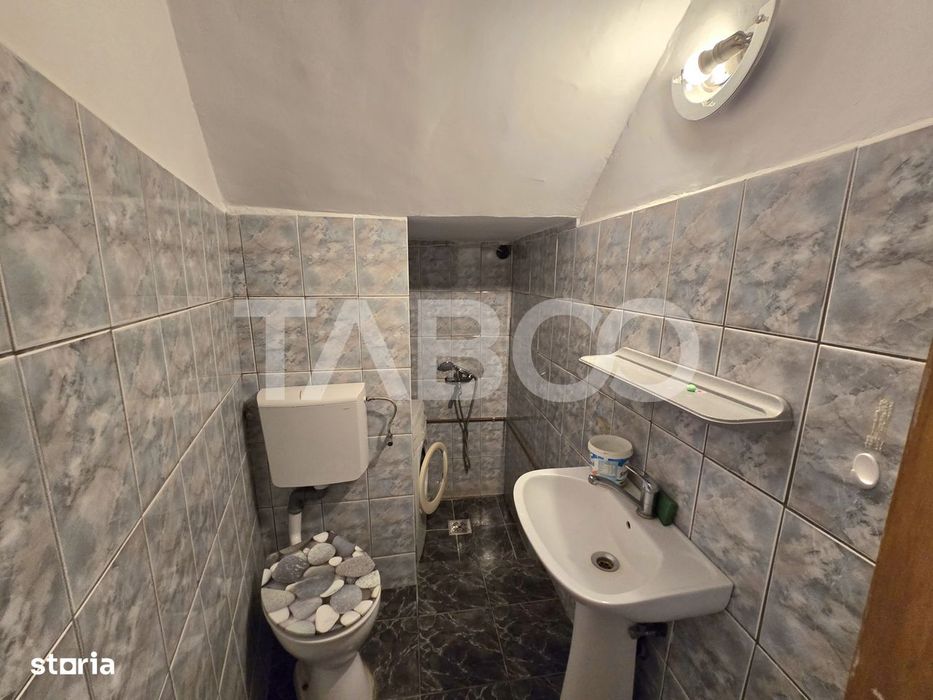 Apartament decomandat 93 utili curte proprie pivnita Sub Arini Sibiu
