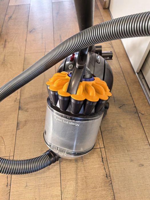 Aspirator Dyson Ball Allergy cu perie rotativa actionata de pe maner