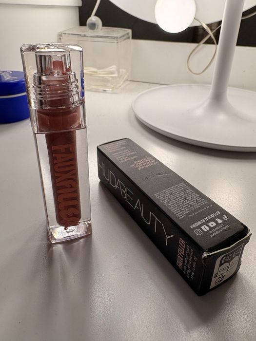 Гланц на Huda Beauty