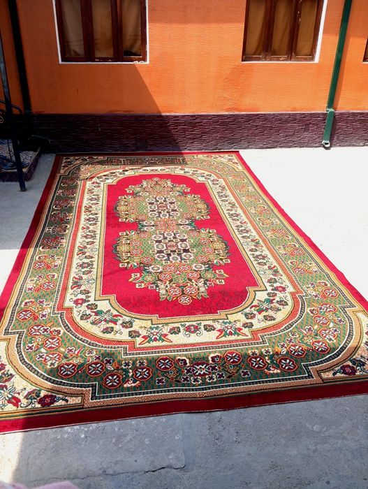 Гилам сотилади 3/5 янгидек 1 2марта солиб аккуратно олиб куйилган