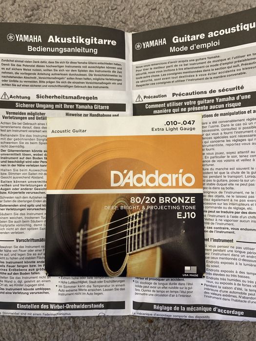 Продам гитару YAMAHA