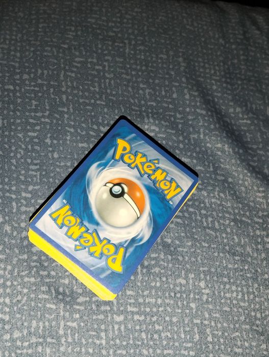 Vând 47 cartonașe Pokemon misterioase include unele cărți mai valoroase de 5 lei