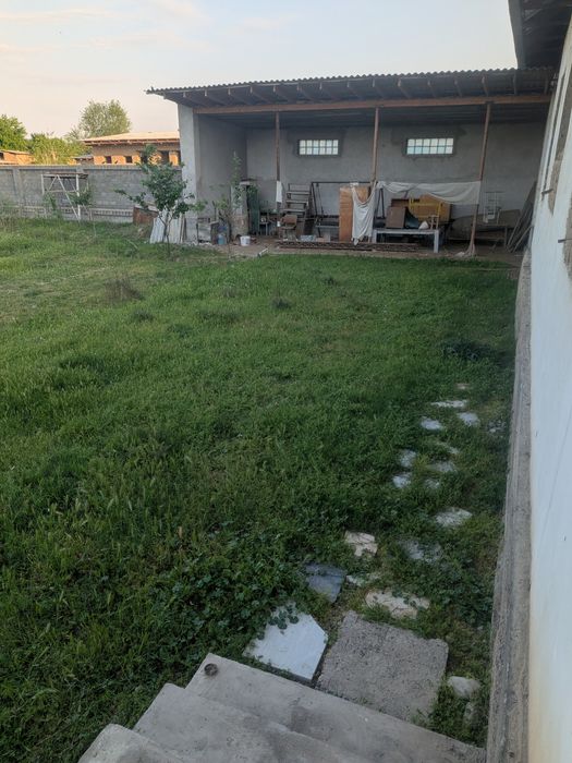 Gulistonda 9 sotixli 6 xonali hovli sotiladi