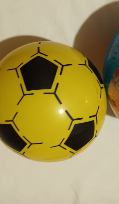 Set de  mingi colorate cu patrula catelusilor