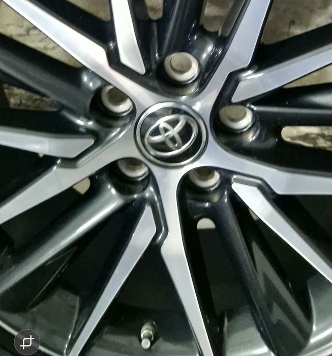 Колпачки на диски тойота