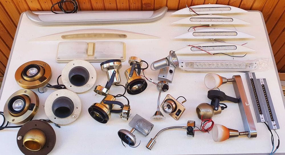 Spoturi cu bec sau LED, lampi, neoane,etc. pentru iluminatul in rulote