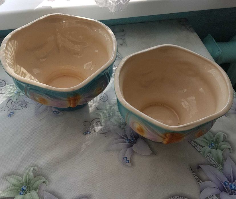 Ваза керамическая  2 штуки.