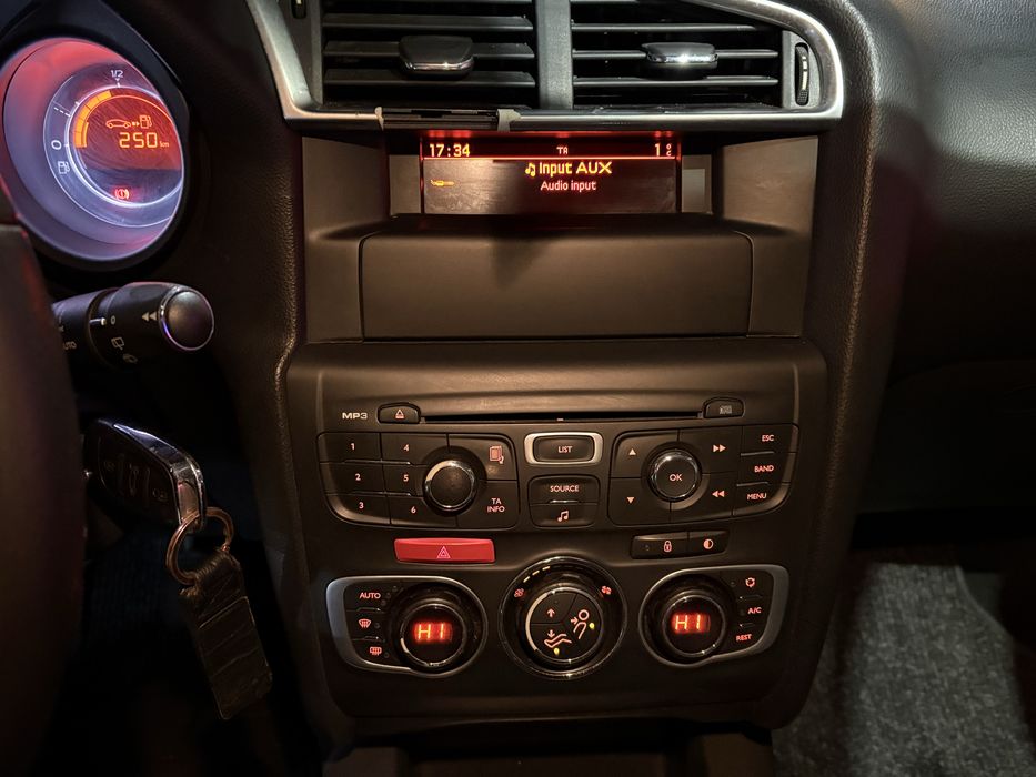 Citroen C4 1.6i 2011г.