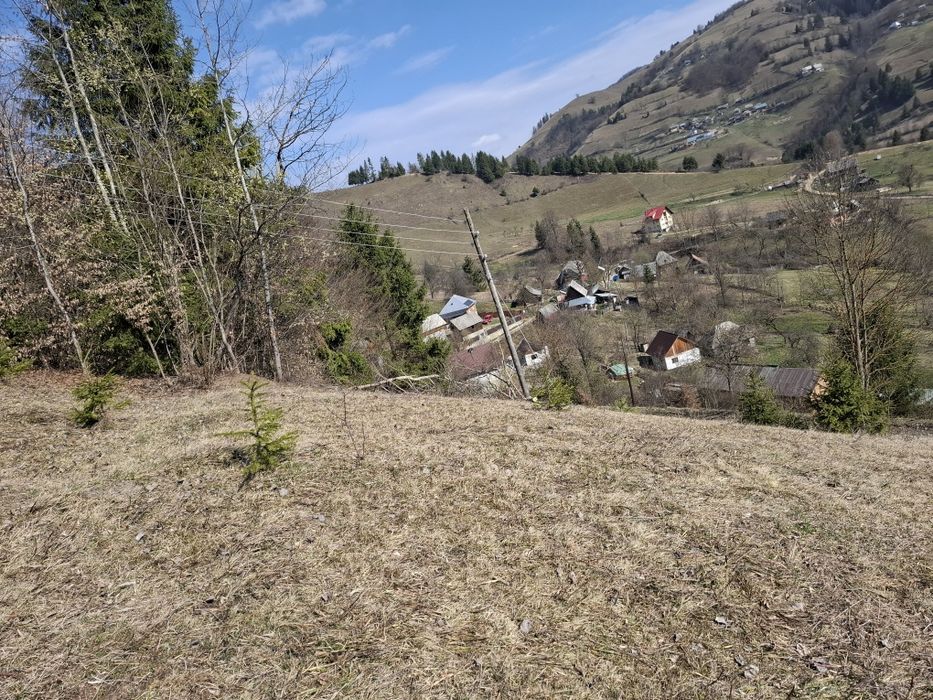 Vând teren se 300 - 350 metri pătrați.
