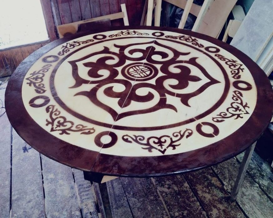 Қазақтың жинамалы дөңгелек үстелі