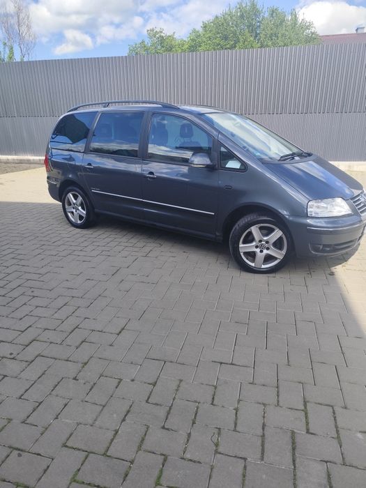 Vând Sharan 2.0 tdi