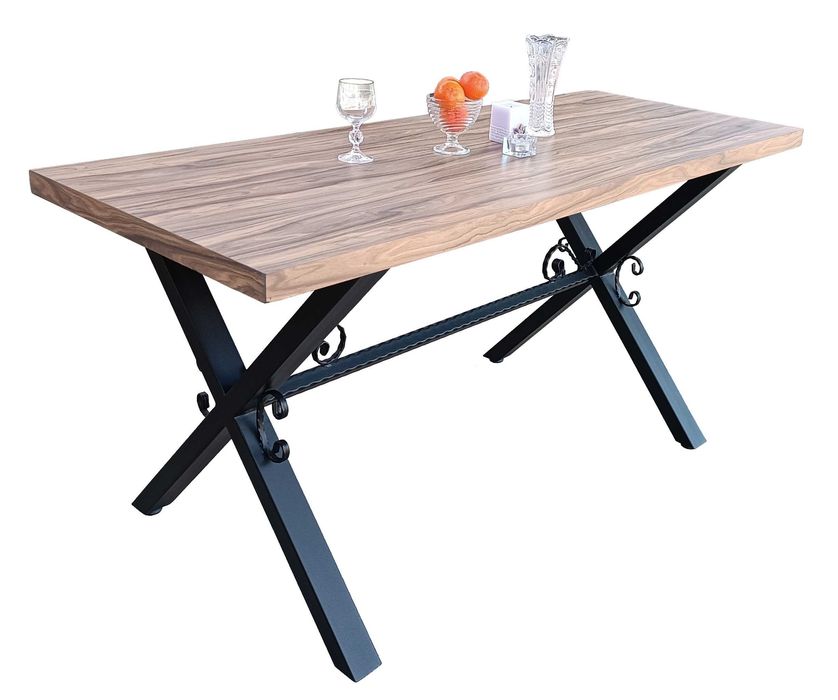 Поръчков, дизайнерски и стабилен. Крак  с орнаменти модел 012