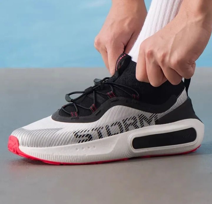 Продам кроссовки Under Armour новые оригинал