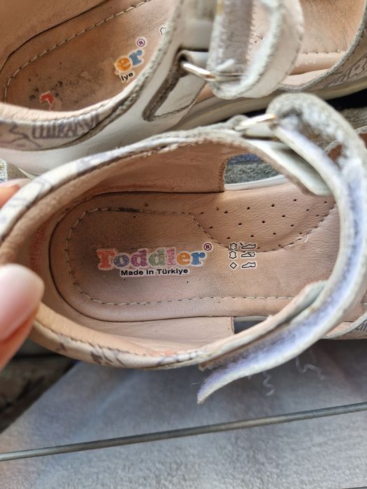 Продам детские сандалии 33 размер