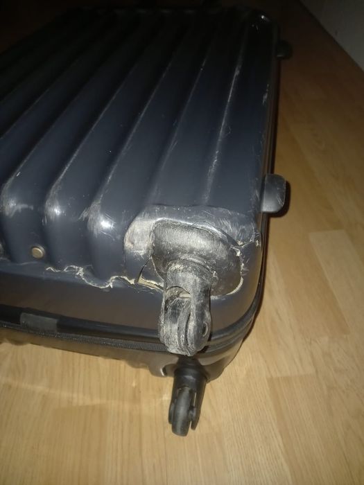 Чемодан        .