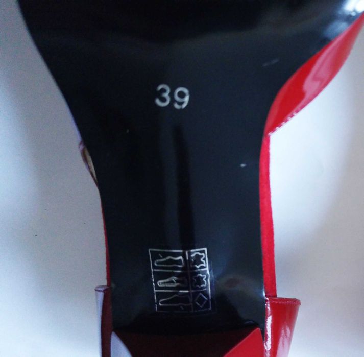 Pantofi de piele lacuita si piele intoarsa rosu cu toc subtire 39